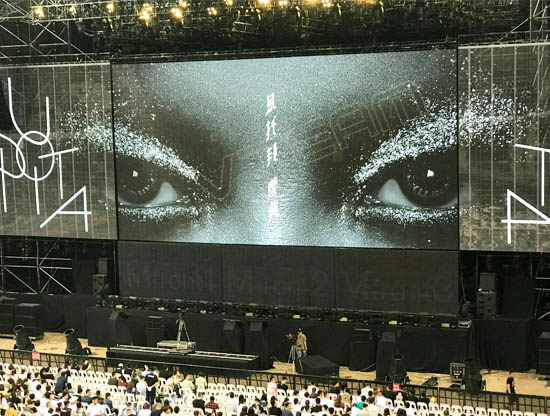 威特姆光电LED通明屏案例 “乌托国 2.0 庆典”世界巡回演唱会