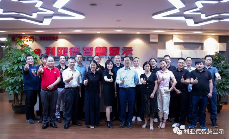 集团董事长李军光临鸿运国际智慧显示视察领导工作